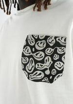 Lade das Bild in den Galerie-Viewer, &quot;SMILE&quot; POCKET T-Shirt
