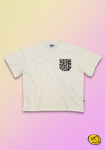 Lade das Bild in den Galerie-Viewer, &quot;SMILE&quot; POCKET T-Shirt
